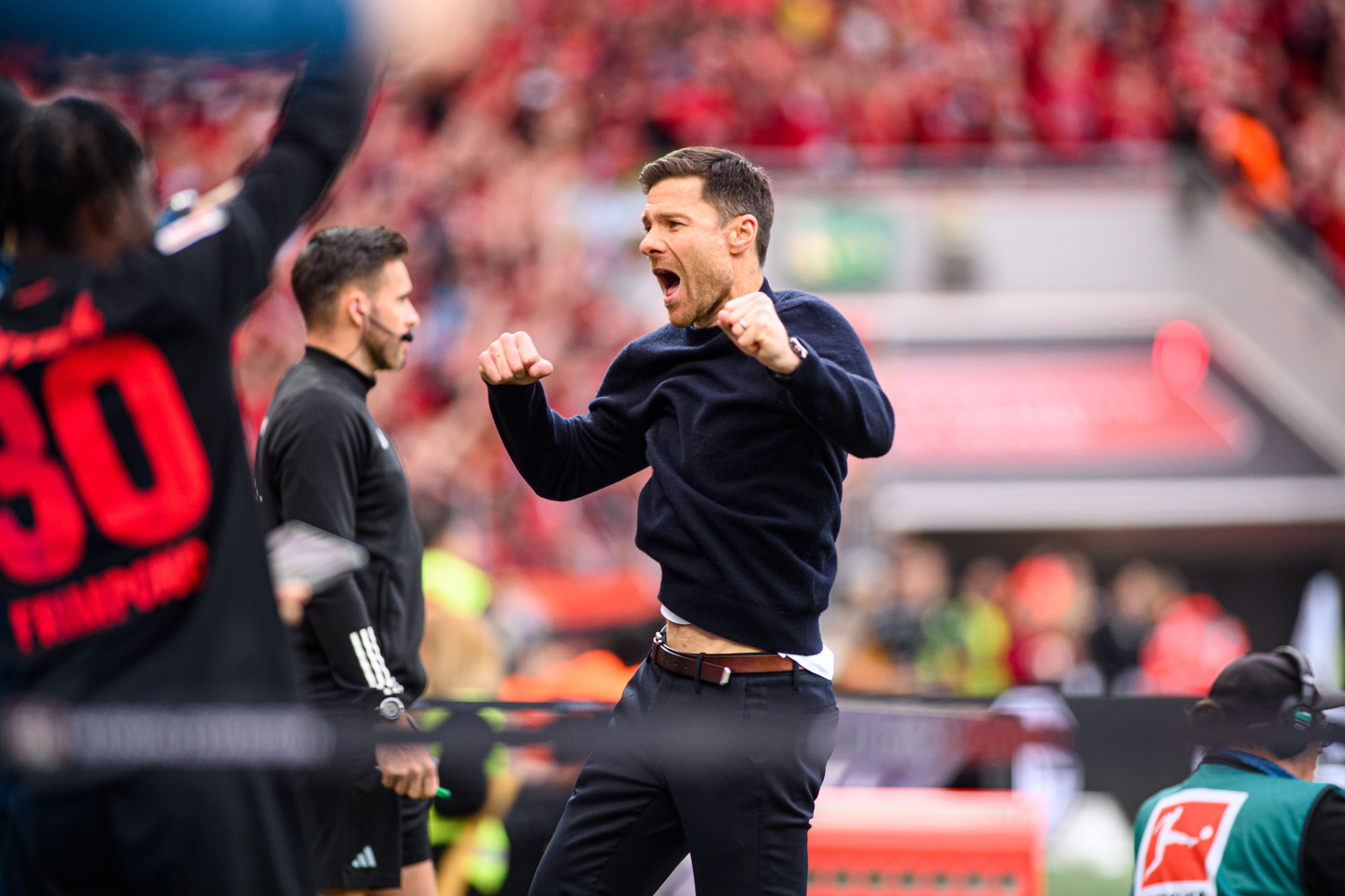 爱游戏官网入口-勒沃库森主场失利,争夺前四名席位遇阻