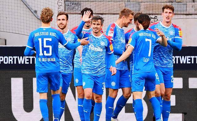 爱游戏投注-包含沃尔夫斯堡遭遇连败,下场草地对决定胜负的词条