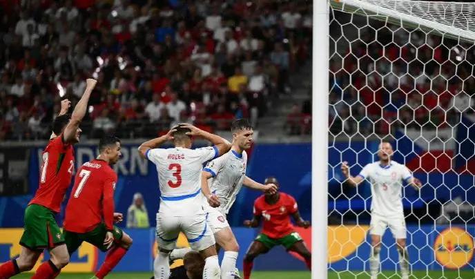 爱游戏官方入口-关于葡萄牙英格兰大战，双方互交白卷的信息