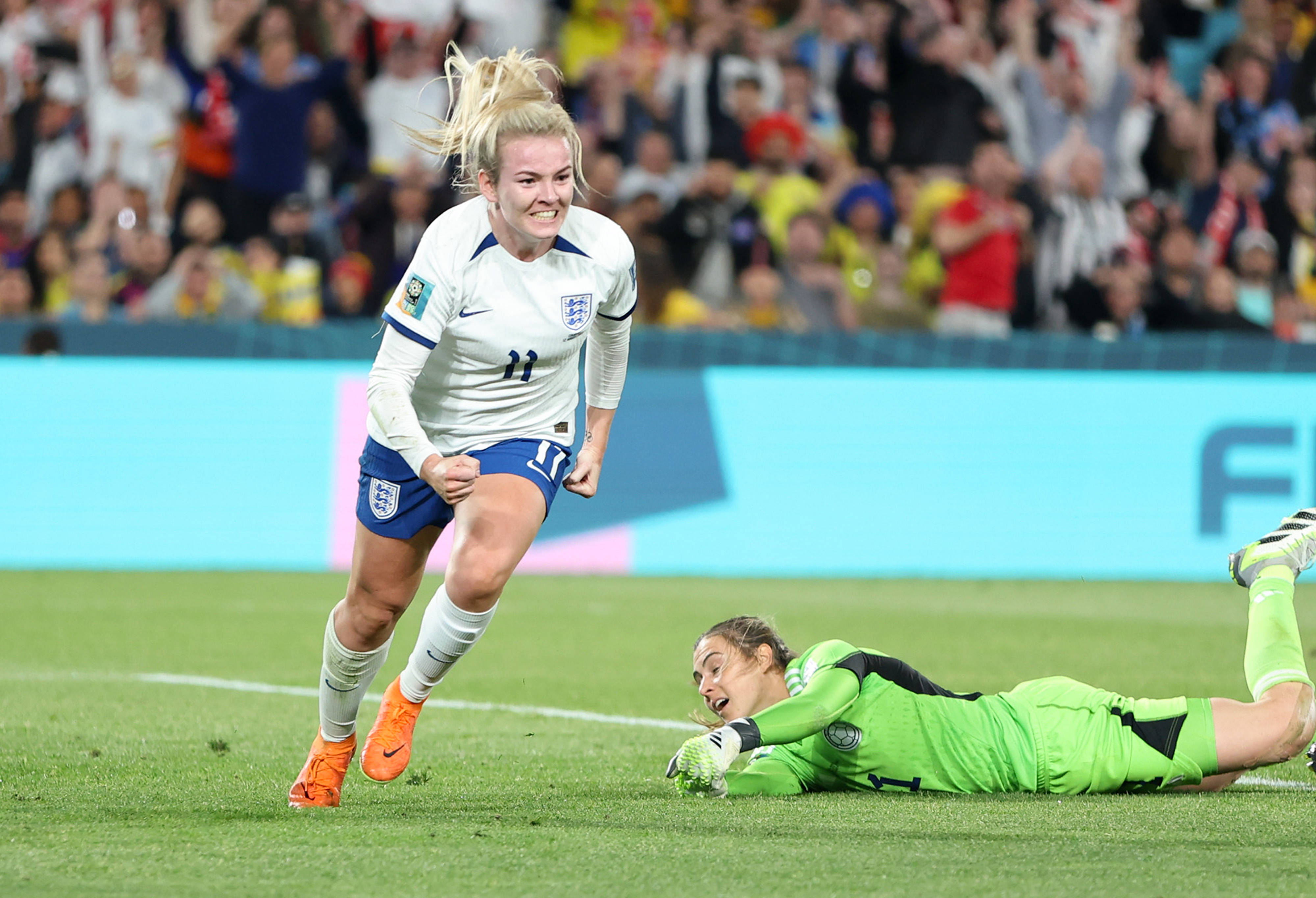 爱游戏登录-西班牙女足队员在赛场上闪耀