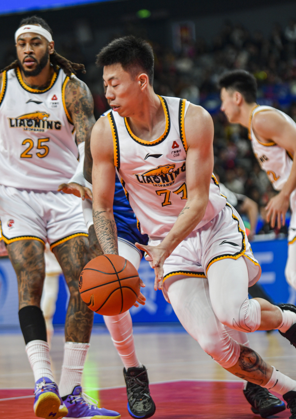 爱游戏地址-包含众多豪强展拳脚，国内职业篮球联赛备受瞩目的词条