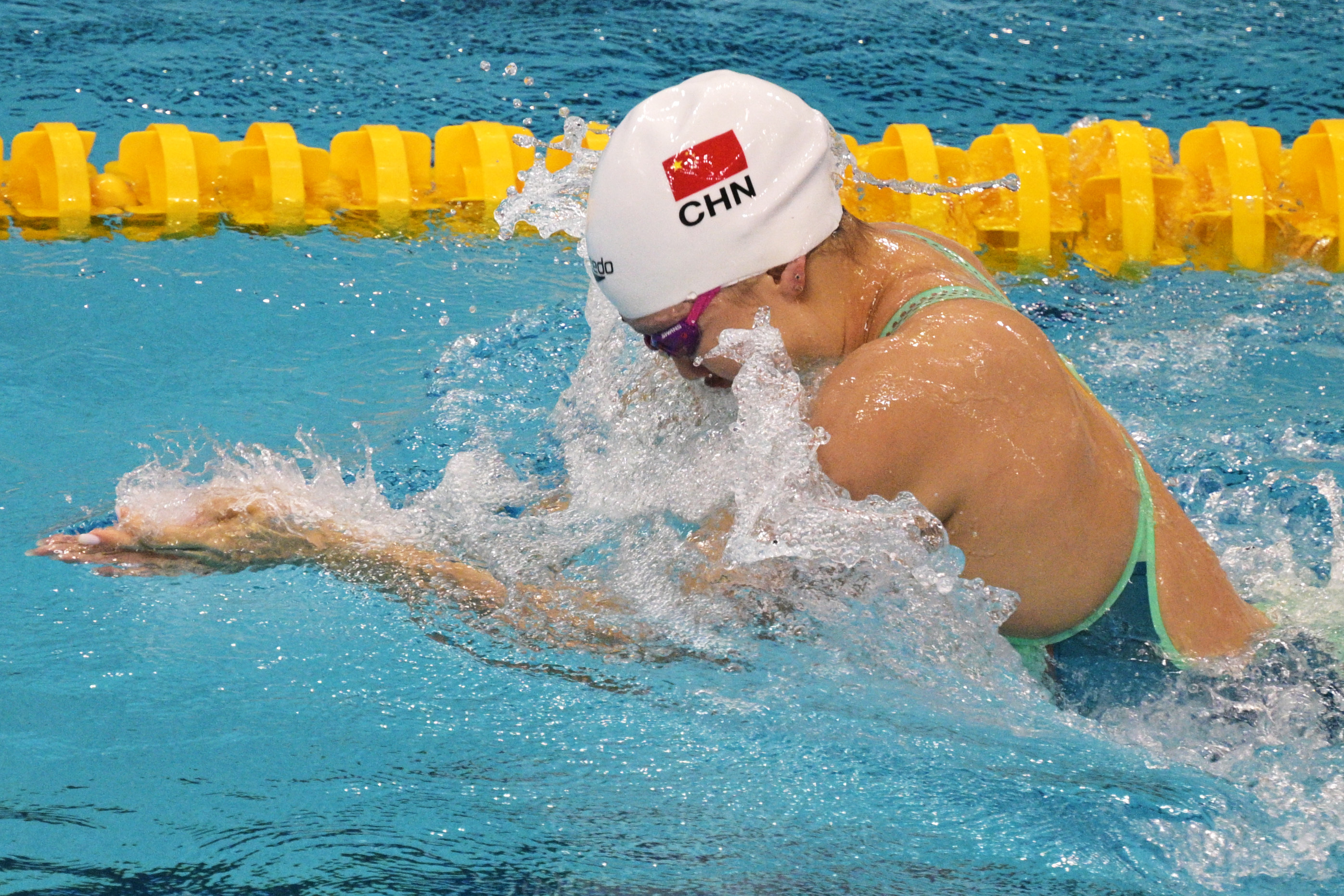 日本游泳运动员突破世界纪录,夺得冠军