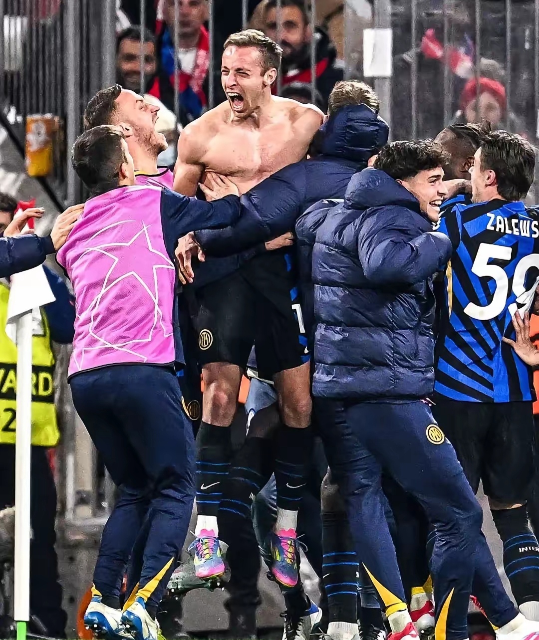 爱游戏网站-拜仁慕尼黑后防稳固,对手难以破门得分的简单介绍