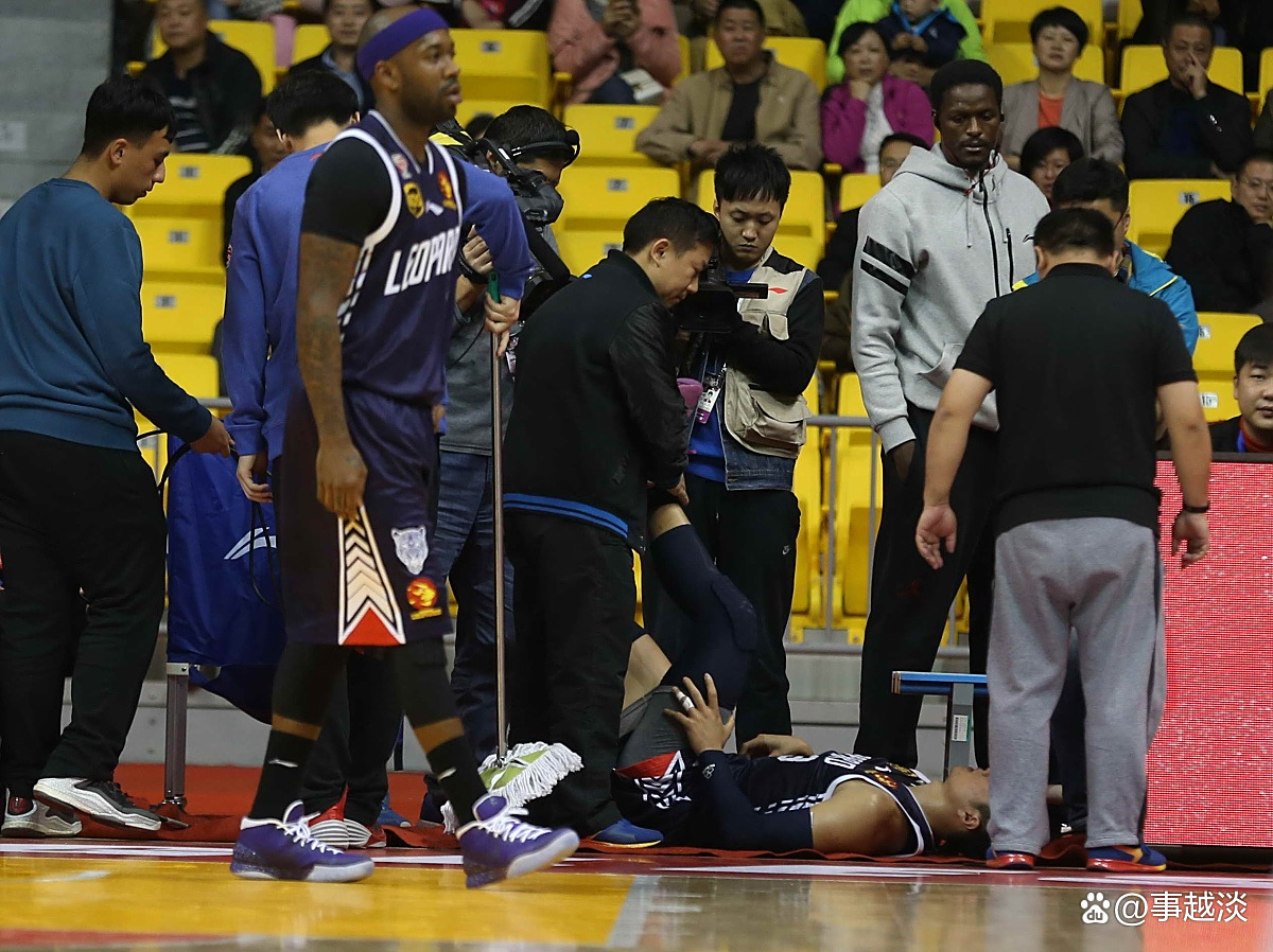 爱游戏在线-队员的伤病情况成为关键，会否影响比赛的结果？