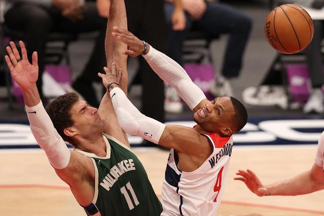 爱游戏注册-雄鹿客场连胜终结，负于奇才