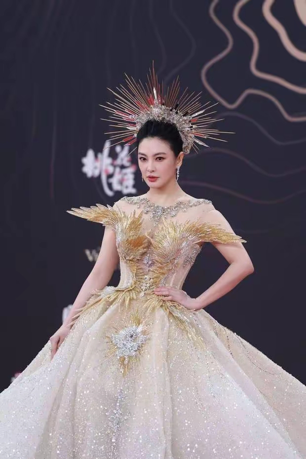 爱游戏在线-关于大牌球员亮相盛大颁奖礼！红毯秀场精彩的信息