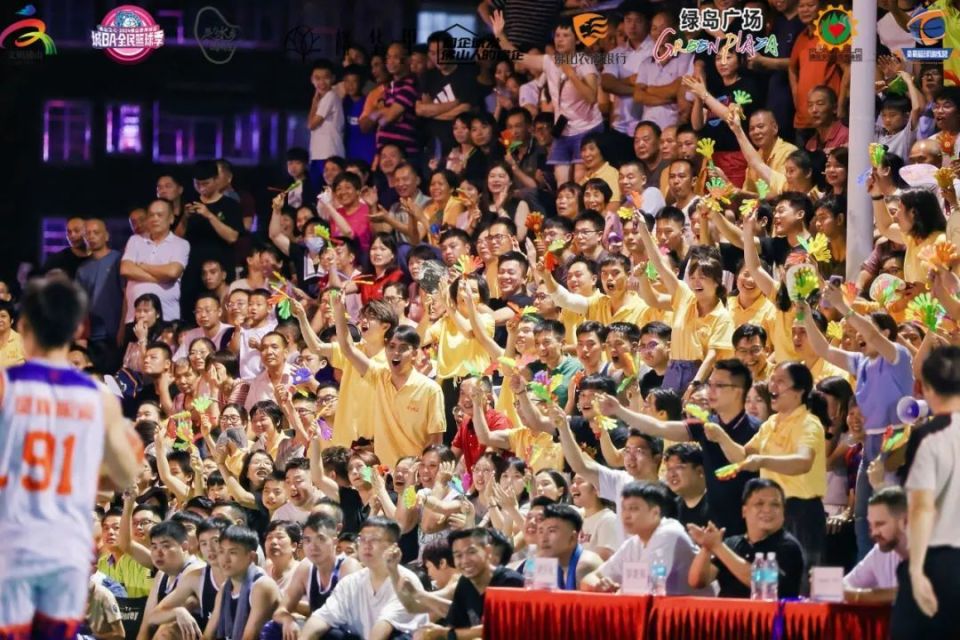 爱游戏地址-热闹的篮球赛事吸引无数观众